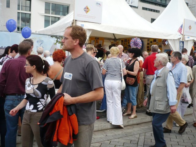Unser Zelt mit den Bistrotischen davor besuchten ca. 4000 Gäste des Festes.
